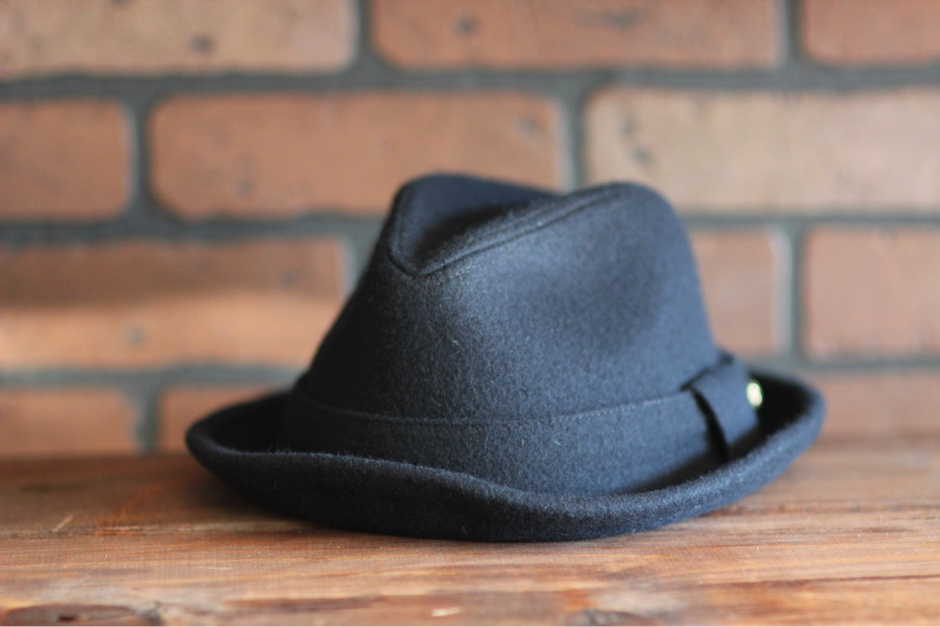 The first hat, which we call “The Contender” is inspired by that famous piece of Rocky lore that Stallone wore throughout five incredible sagas. It is made in the same very dark blue with the matching fabric hatband.